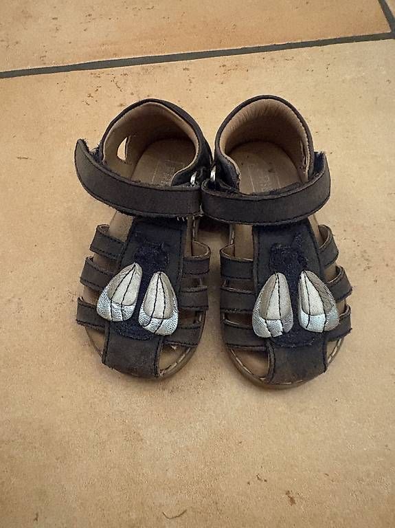 Scarpe per ragazze: Mädchensandalen Grösse 21 – Usato da Büttikon AG venduto da hud_ppw9 1