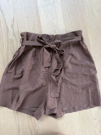 Motivi Hose kurz braun Grösse 36 neuwertig