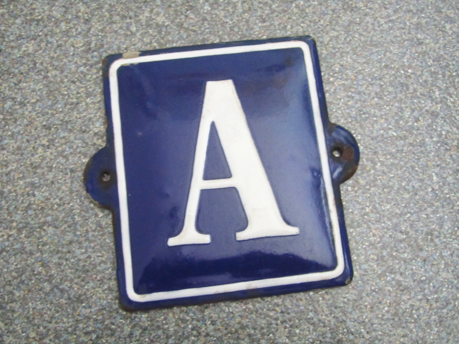 Insegne: Altes Hausnummernschild "A" Emailliert – Usato da Seengen venduto da mikelele