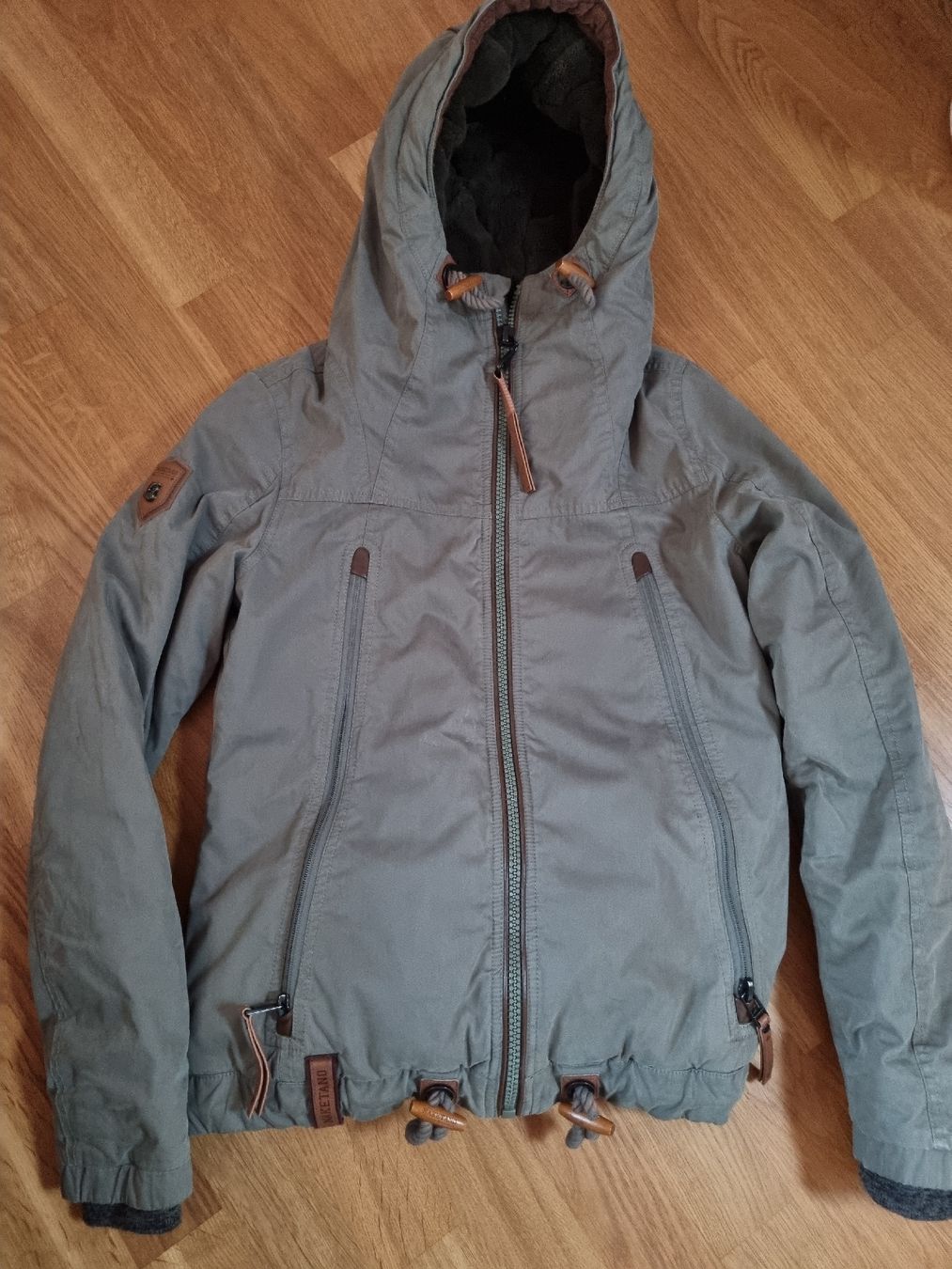 Naketano Giacche: Schöne Naketano Winterjacke olivgrün, Gr. S – Usato da Jonen venduto da Balzli01