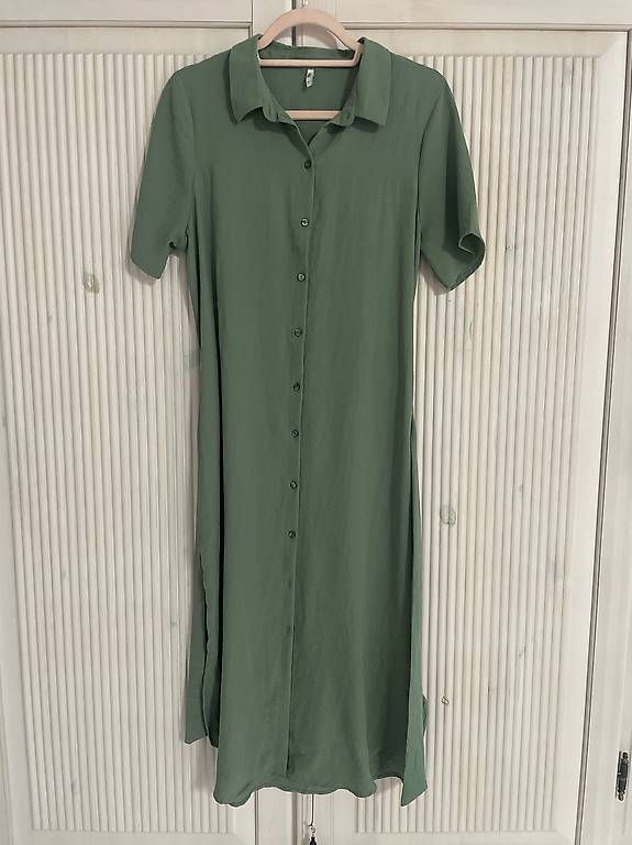 Vestiti: Midi dress M – Usato da Itingen venduto da alexasoldie 1