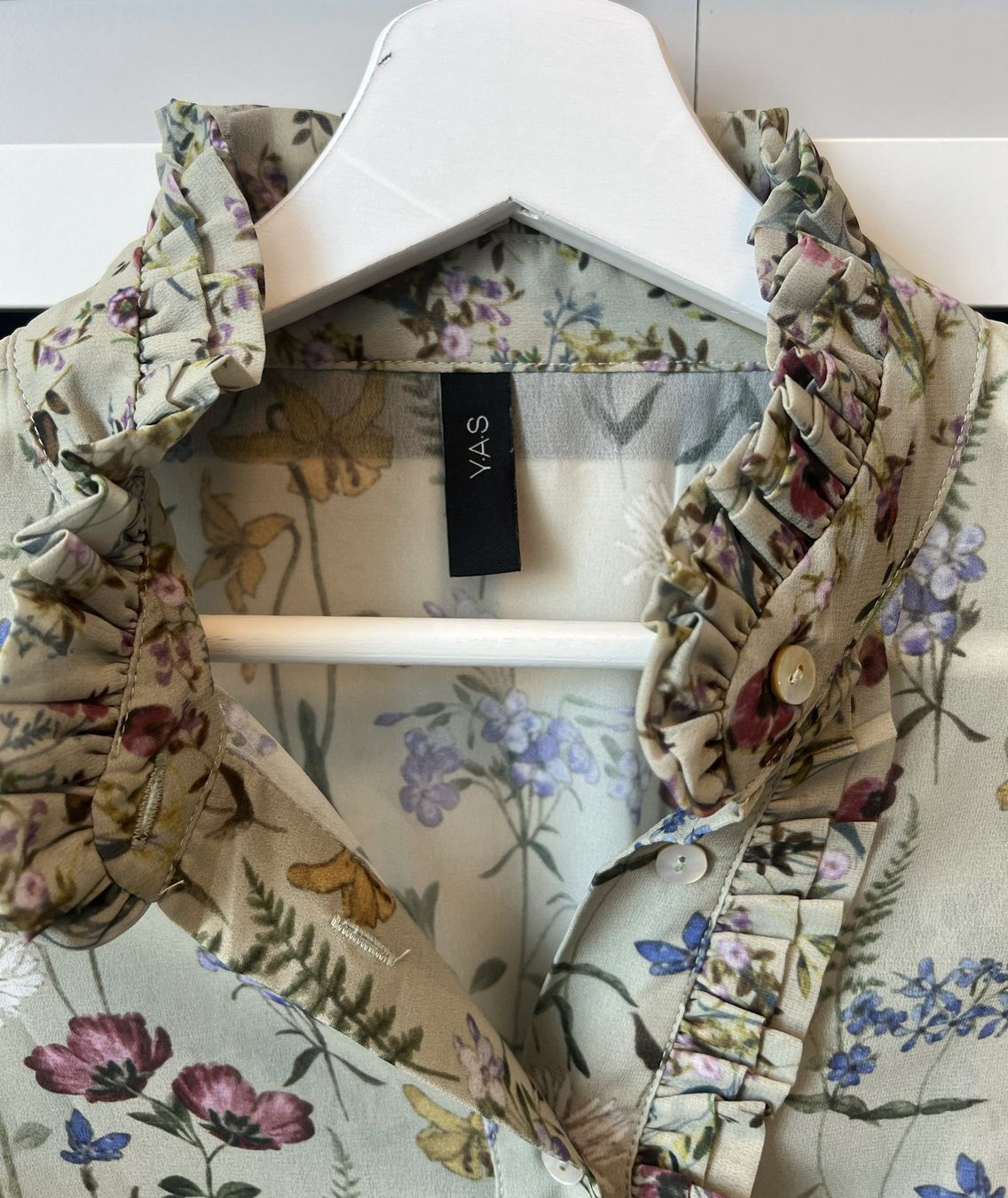 Camicette: Blumenbluse mit Rüschen – Usato da Bülach venduto da deinmica 1