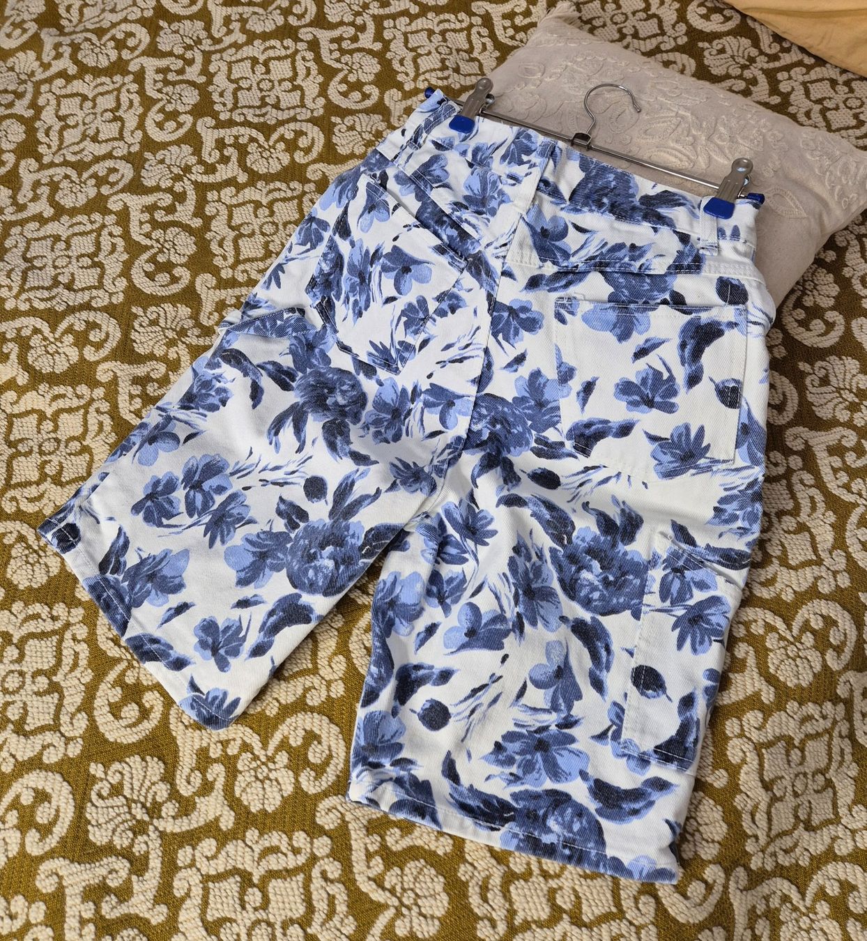 Pantaloni: shorts chazzz by charles – Usato da Leissigen venduto da ali_k9v8 1