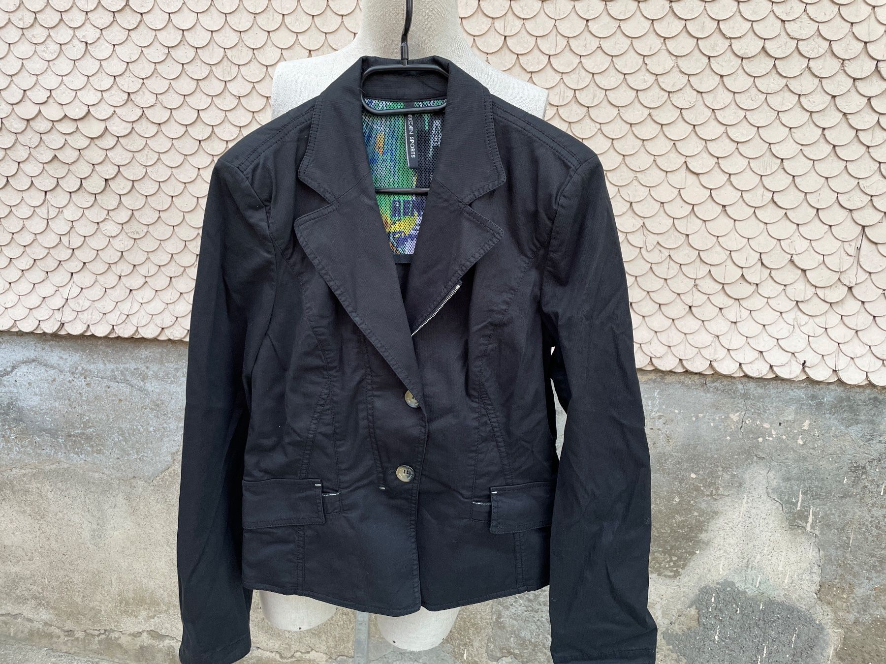 Marc Cain Giacche: Schwarze MARC CAIN Übergangsjacke Gr. S – Usato da Frasnacht venduto da GracyStore