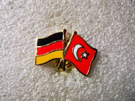 Ansteckpin 83: Flaggen