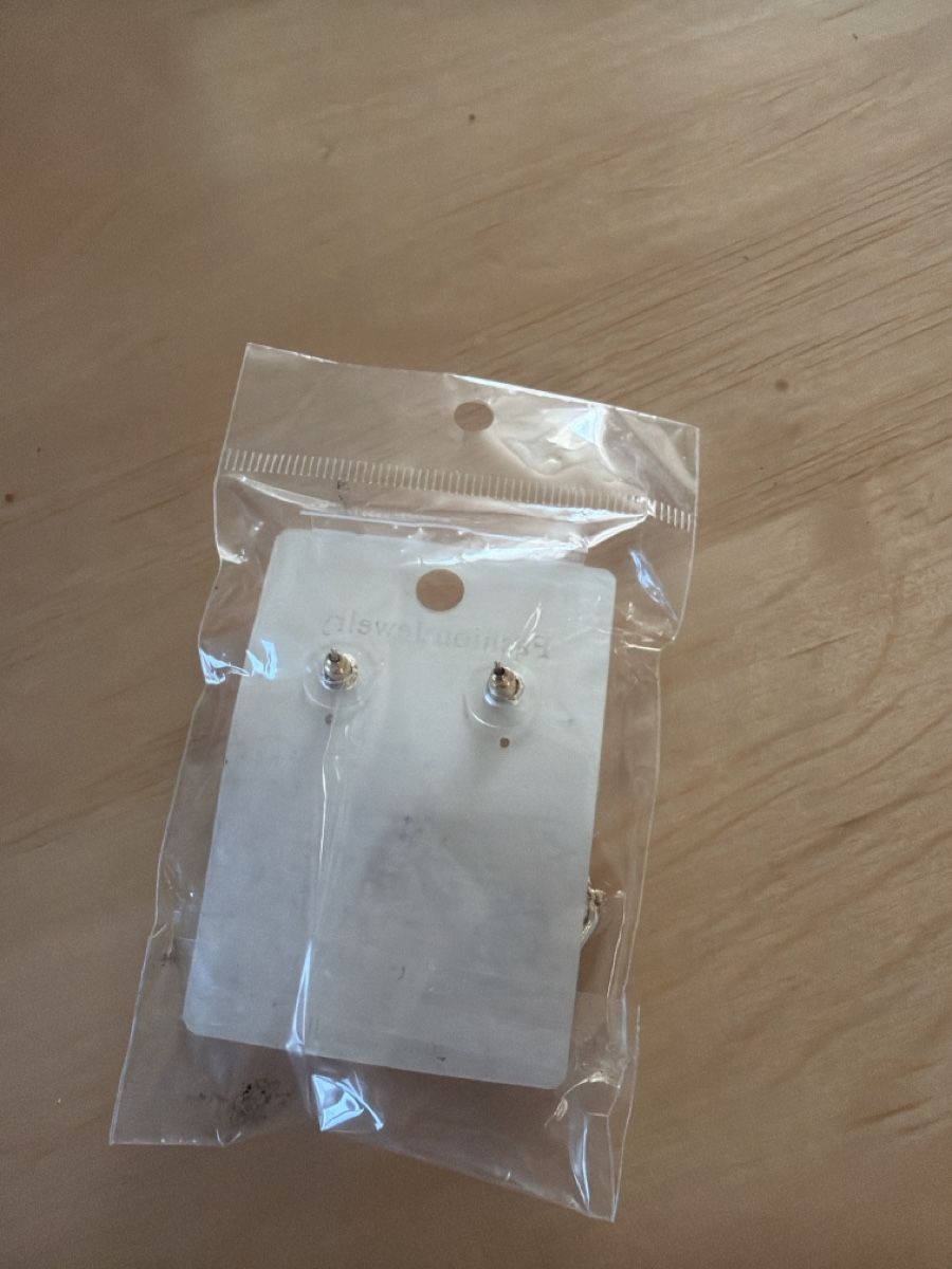 Ohrringe & -stecker: Ohrringe modisch silberfarben rechteckig neu – Neu und originalverpackt aus Opfershofen TG von dan_nxk8 1