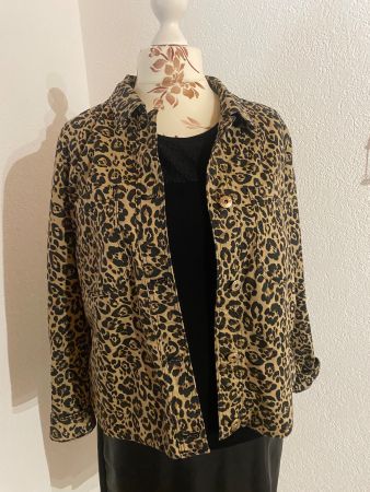 Veste sport-chic motifs léopard marque Taifun