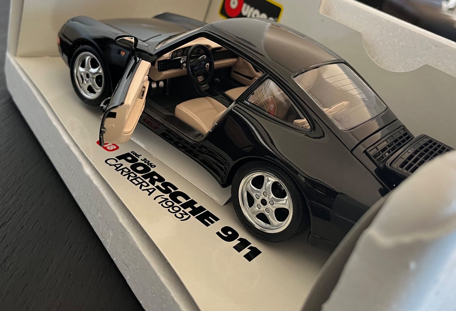 Porsche Modellautos: Porsche 911 Carrera 1993, 1:18 – Gebraucht aus St-Cergue von ncu_t267 1