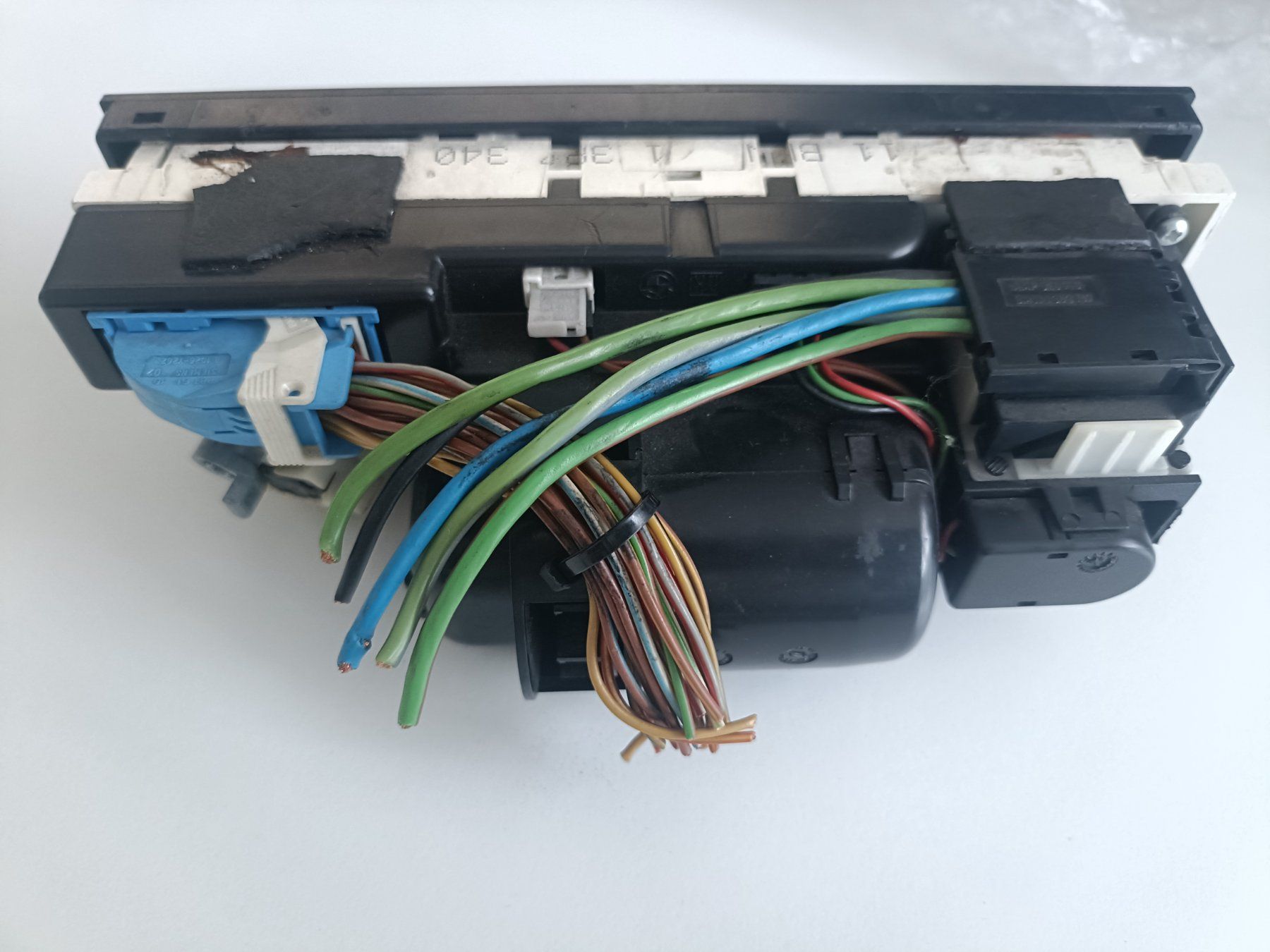 BMW Tutti pezzi di ricambio auto: BMW E36 Heizungsbedienteil / Klimabedienteil original – Usato da Schwarzenburg venduto da nad_2cwg 1