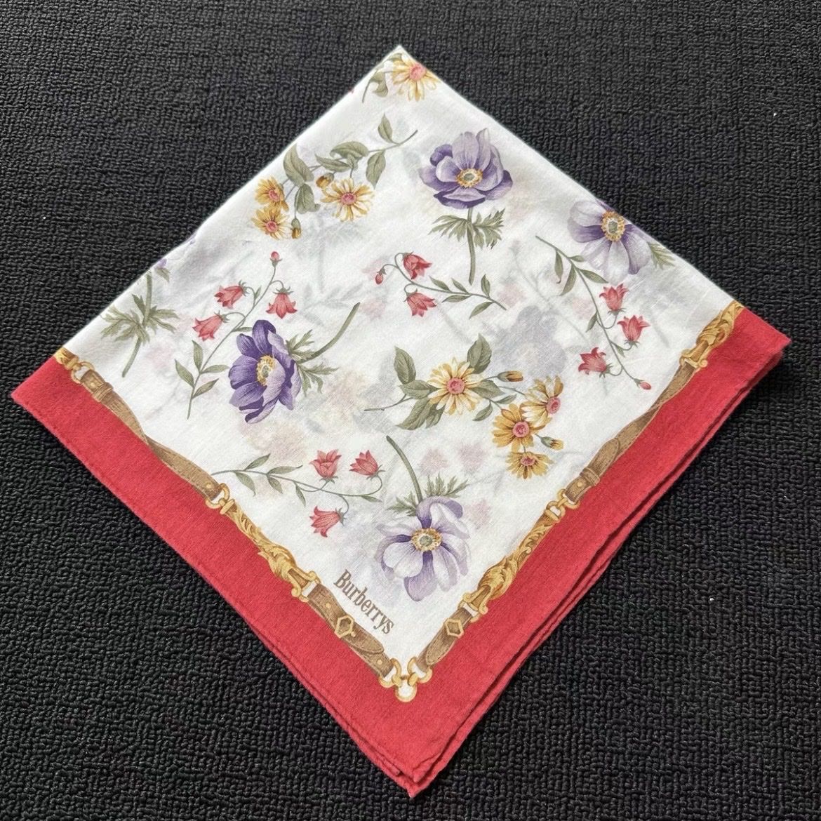 Burberry Foulard & Sciarpe: Burberry Floral Tuch – Usato da Bern venduto da fen_7rn8