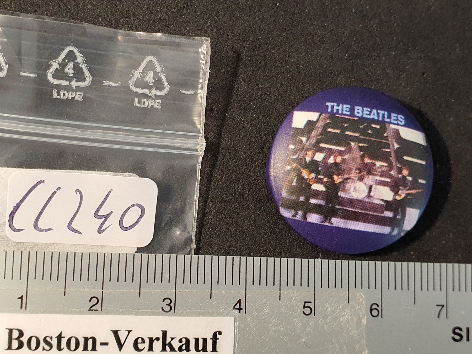 Placchette & Badge: CC240 - Pin /Button - Musik - The Beatles – Usato da Reinach BL venduto da Boston-Verkauf