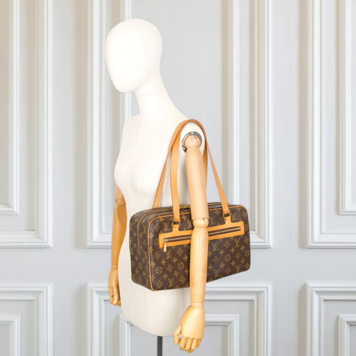 Louis Vuitton Borse da donna: Louis Vuitton Cité GM Monogram – Usato da Binningen venduto da Designerlabels 1