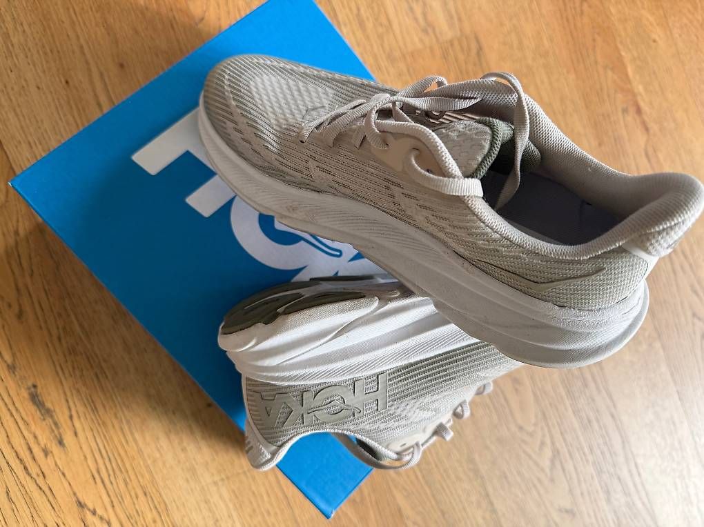 Hoka One One Scarpe da uomo: Hoka Clifton 9 Youth – Usato da Minusio venduto da Daisy145 1