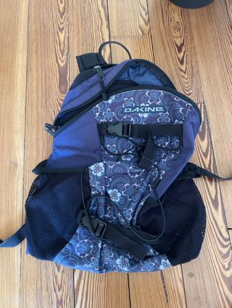 Rucksack Dakine blau gemustert guter Zustand