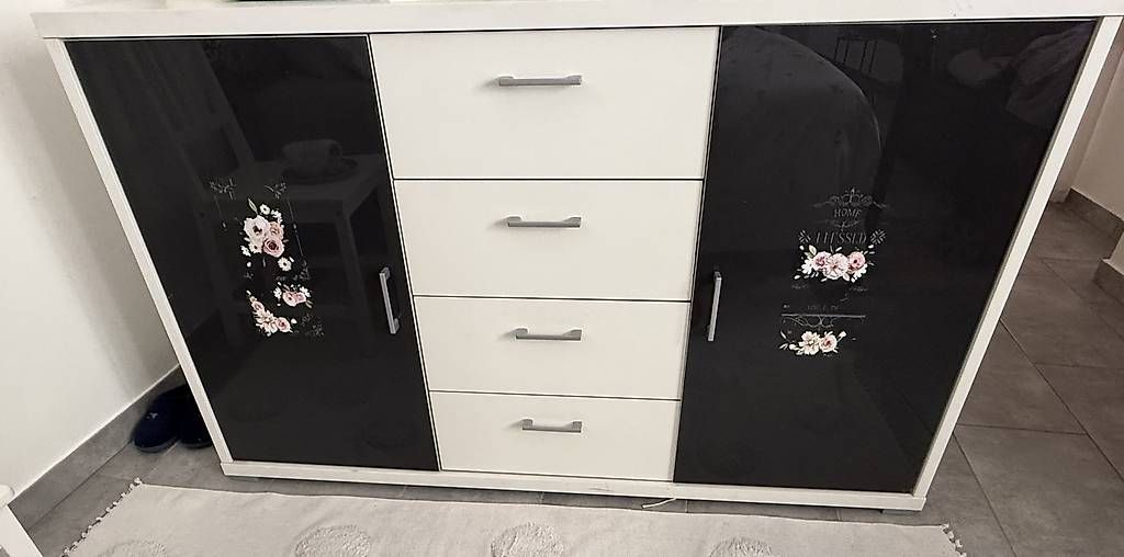 Buffets: Comò /credenza  – D'occasion à Giubiasco par sca_k5m9