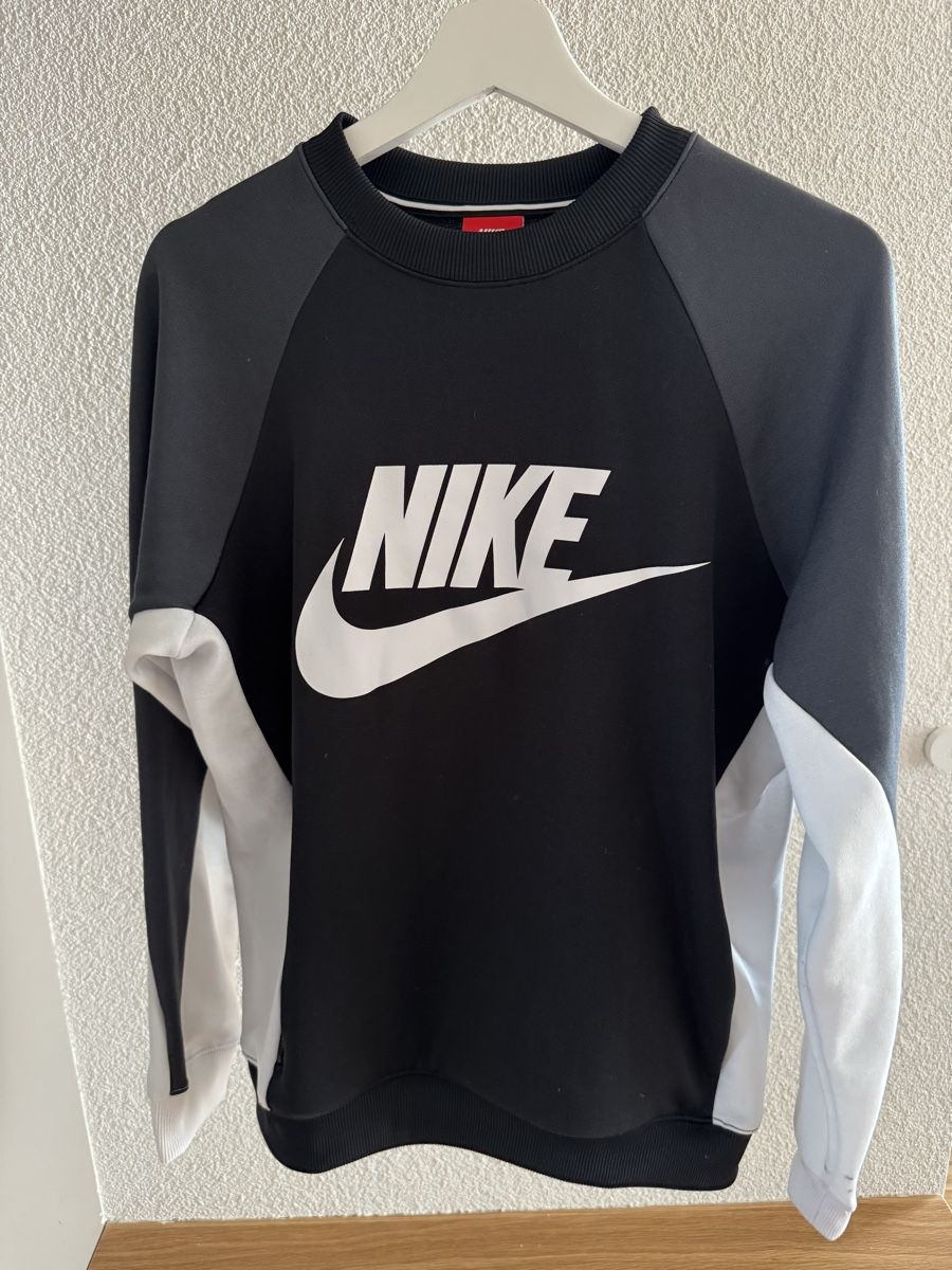 Nike Jumpsuits: Nike Trainingsanzug, Schwarz/Weiss, Gr. S – Gebraucht aus Dübendorf von gru_v8px