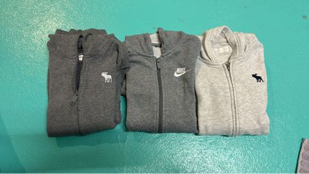 3 Kapuzenjacken Nike und Abercrombie gebraucht - 9-11j