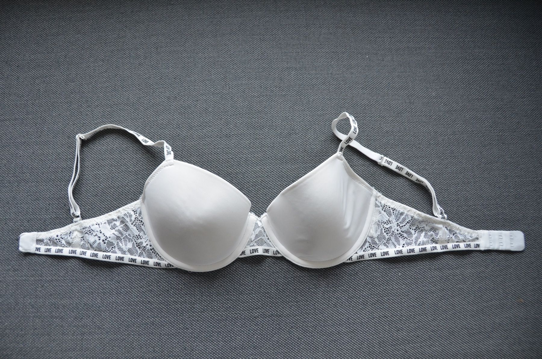 H&M Altra biancheria intima: BH Push-up H&M Grösse 75B weiss – Usato da Schleinikon venduto da kissa07