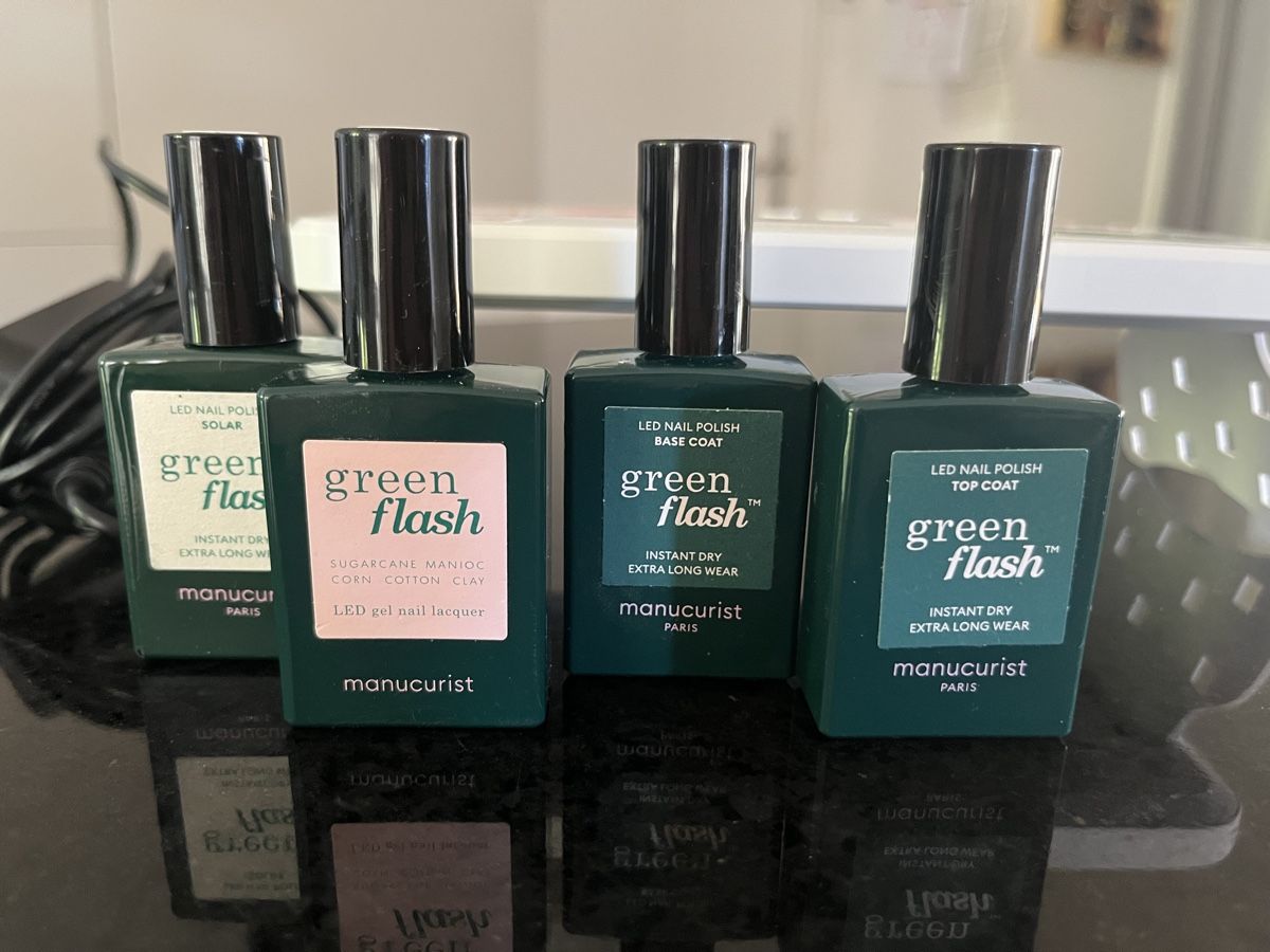 Smalto per unghie: Manucurist Set mit 4 Nagellacken und Lampe – Usato da Schliern b. Köniz venduto da Salseralivia 1