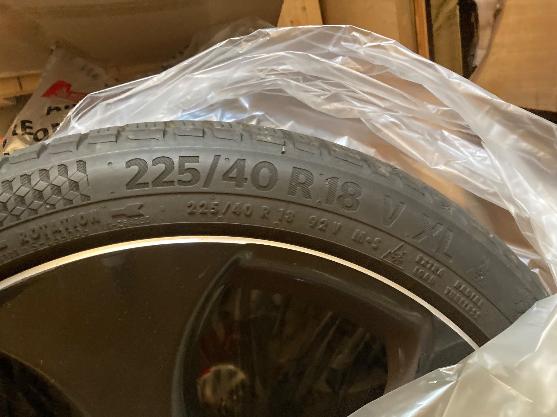 Volkswagen Jantes: Pneu mit Felgen – D'occasion à Mettmenstetten par Heretofly 1