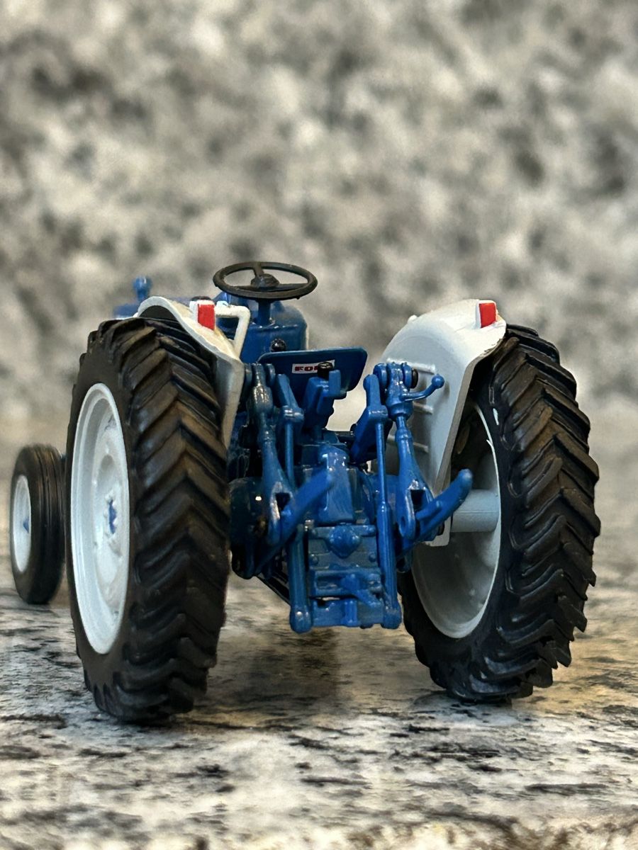 Kit di modellismo & Modellini statici: Ford 5000, Universal Hobbies – Usato da Horw venduto da Tigercat635 4