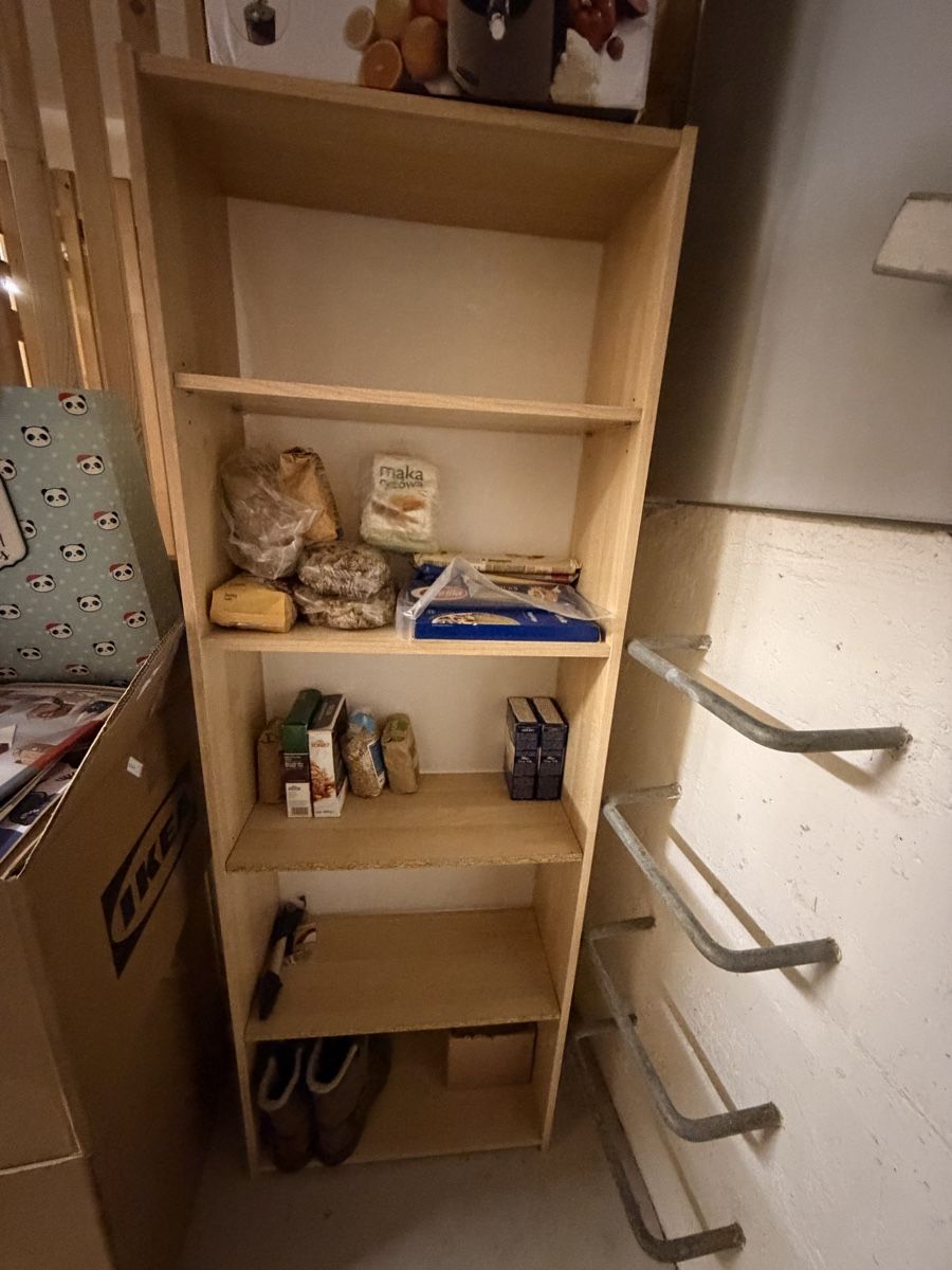 Scaffali: Tall Wooden Shelving Unit / Bookcase – Usato da Zürich venduto da Aleksandra_st