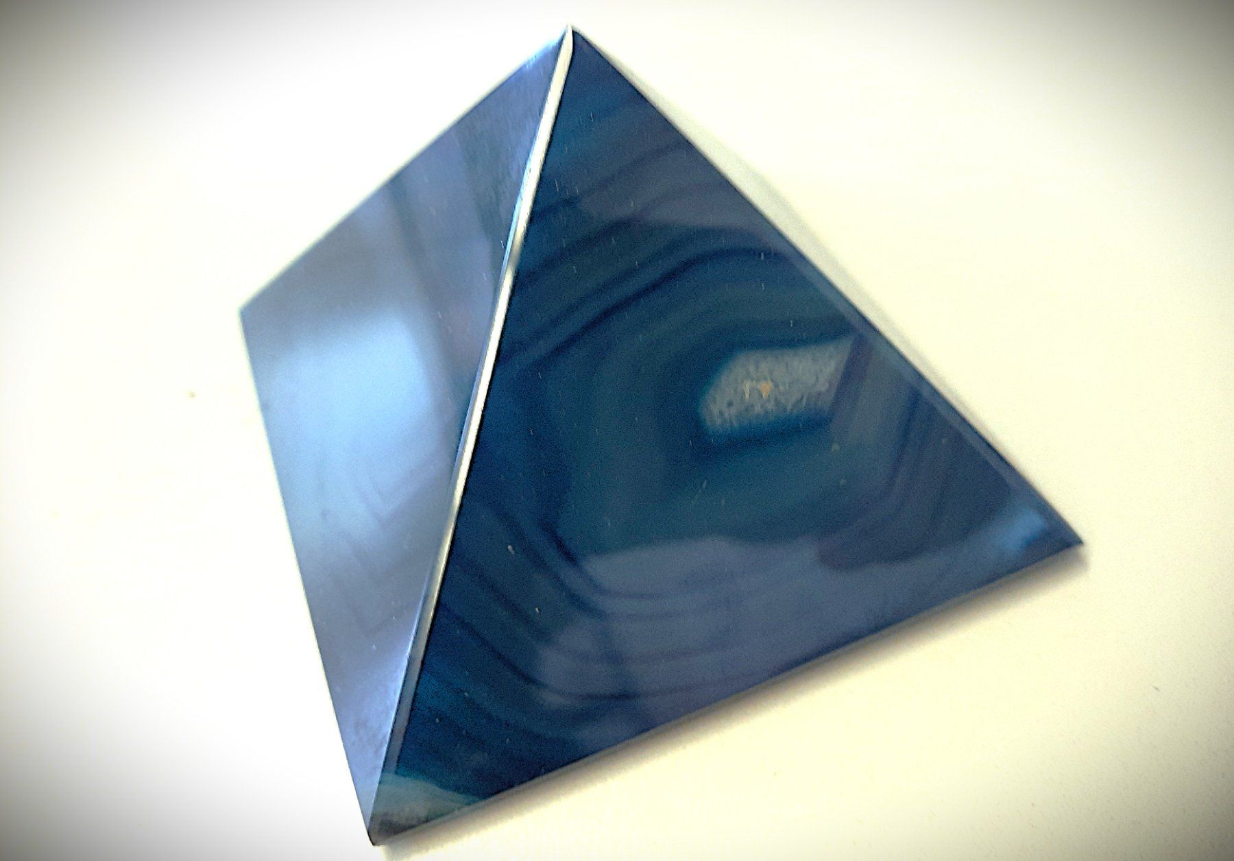 Pierres précieuses: Achat Pyramide blau 70mm X 80mm – D'occasion à Beinwil am See par Restwert_Beinwil 1