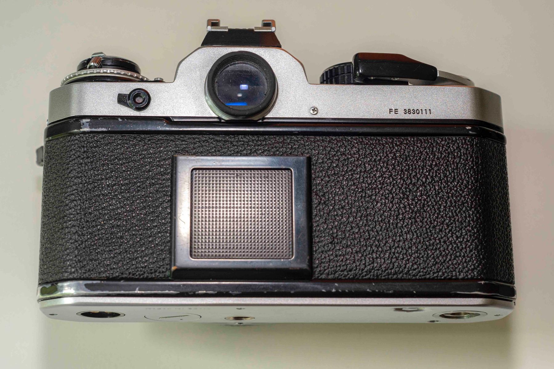 Nikon Fotocamera: Nikon FE - revidiert – Usato da Schwerzenbach venduto da floridan 6