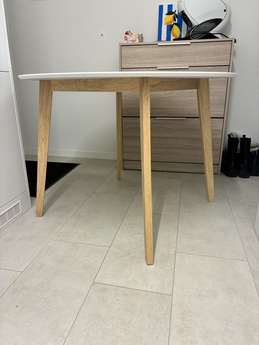 Tische: Weißer runder Tisch 105cm – Gebraucht aus Thalwil von vau_9tqb 1