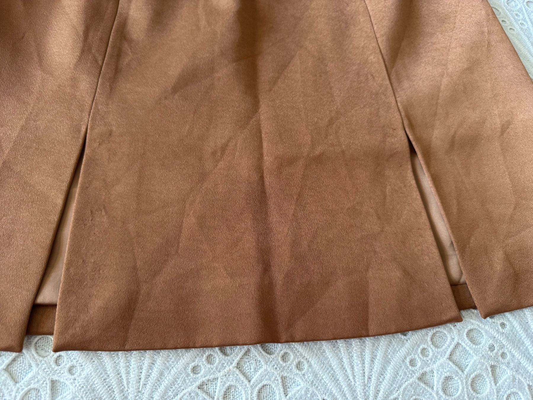 Gonne: Brauner Minirock im Wildlederlook mit Schlitz Gr M – Usato da Frenkendorf venduto da Style365 4