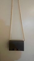 Elegante graue Handtasche mit goldener Kette - Top Zustand!