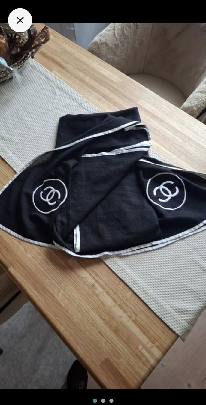 Foulards, Tücher & Schals: Echarpe noire et blanche  – Gebraucht aus Lausanne von Cognitia 1
