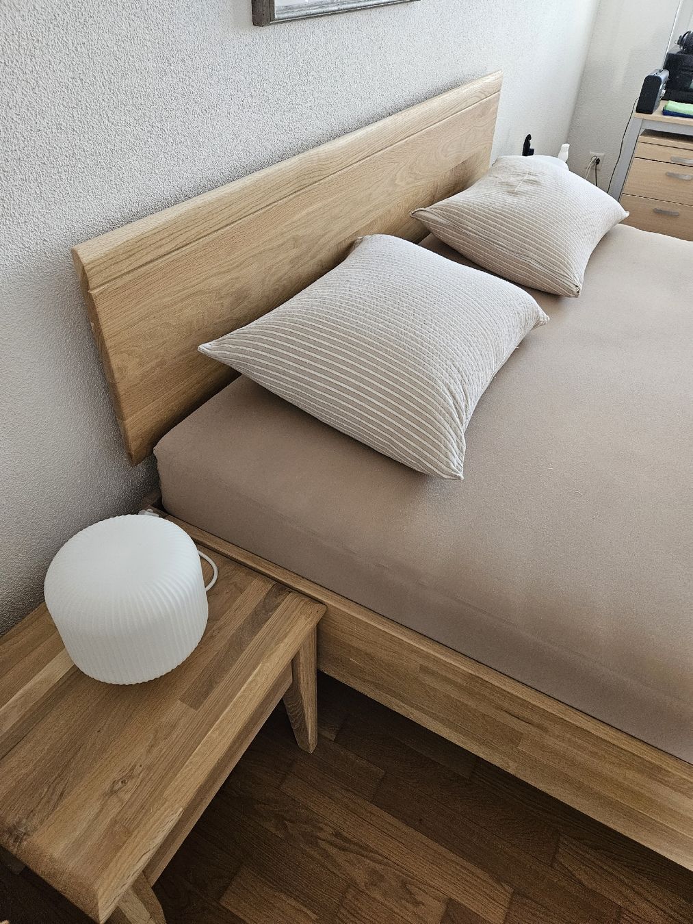 Lits: Doppelbett mit 2 Nachttisch – D'occasion à Obfelden par HBCQW 1