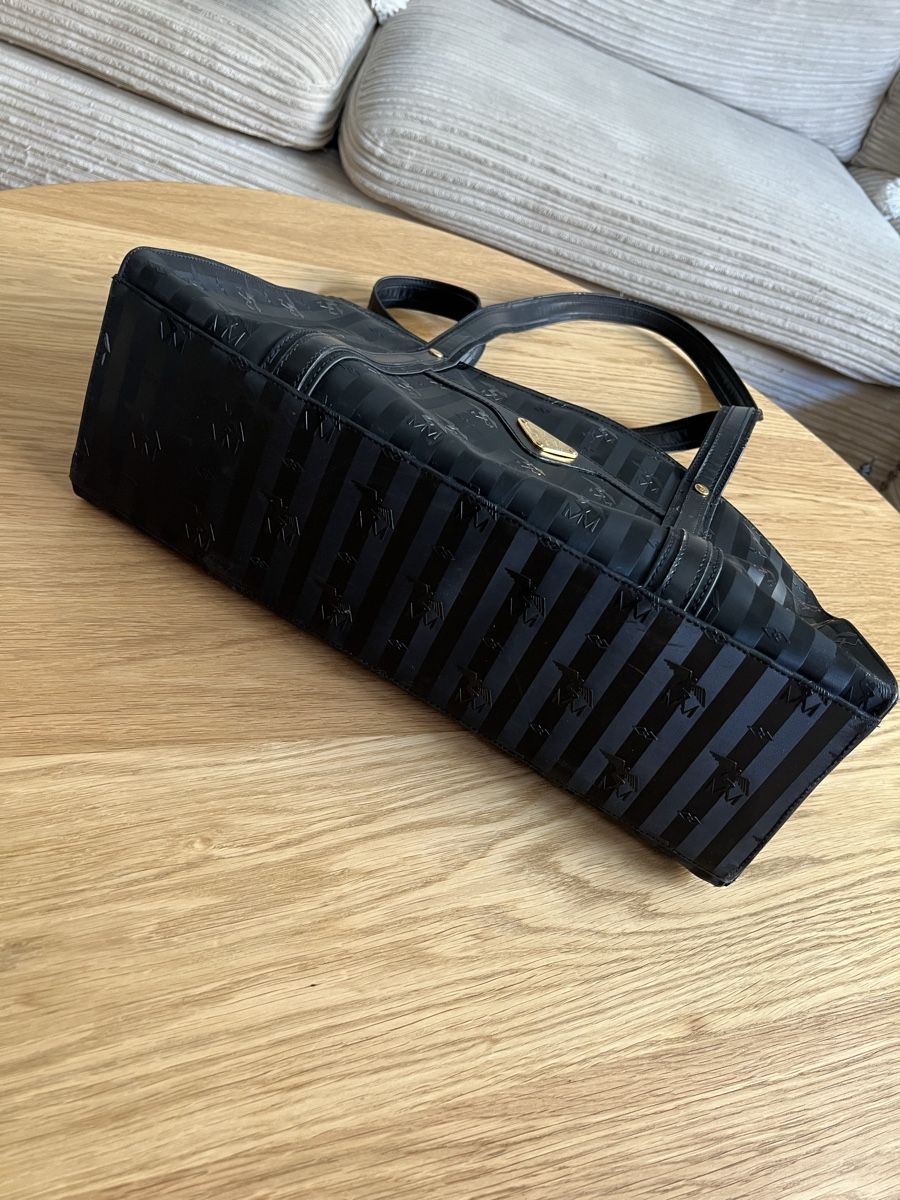 Maison Mollerus Sacs femmes: Tasche Maison Mollerus schwarz Gestreift – D'occasion à Subingen par Mike_4553 1