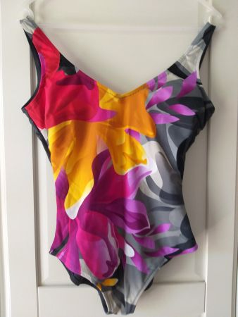 BASE Maillot de bain 1 pièce taille / Grosse M (L EUR)