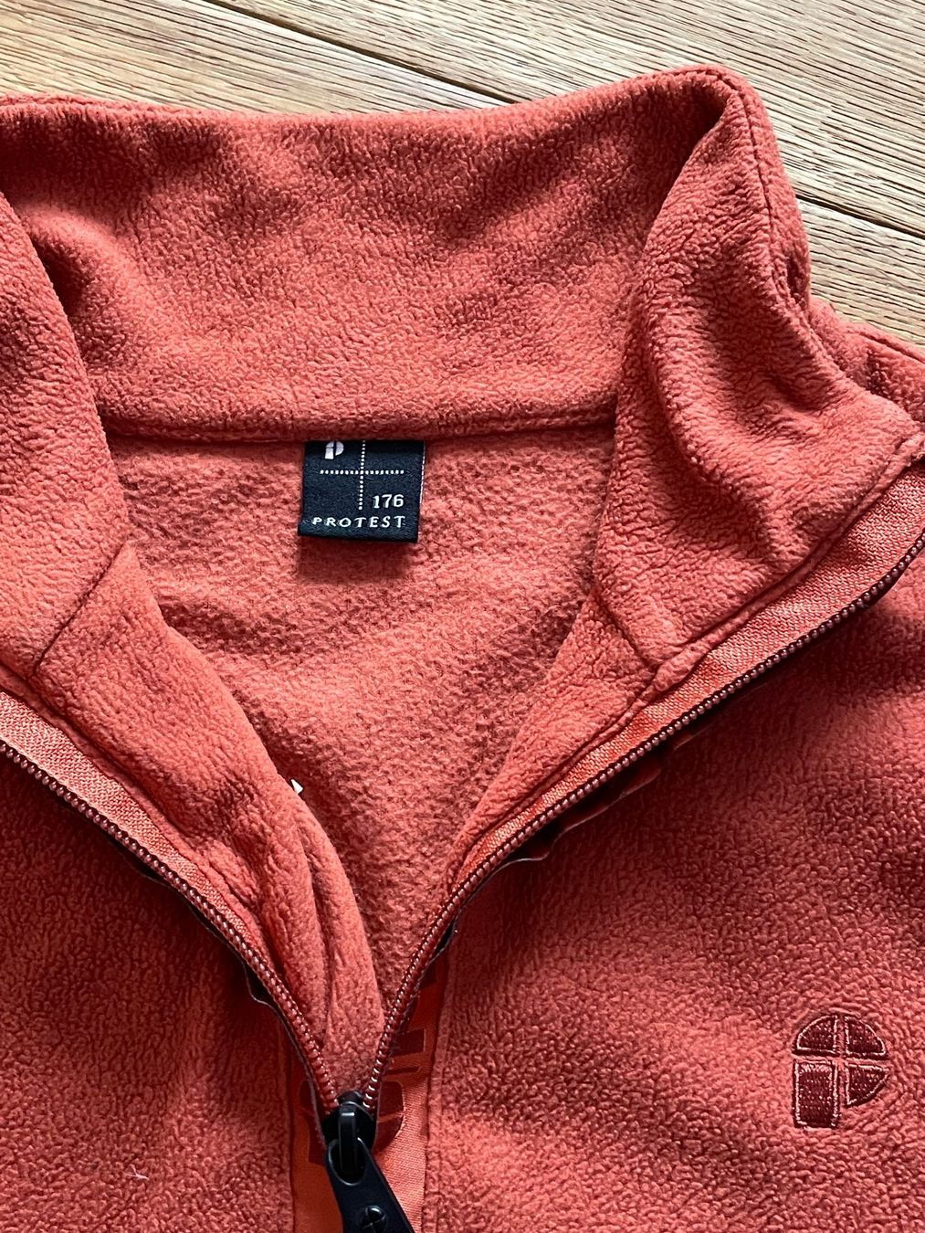 Protest Maglioni & Felpe: PROTEST Fleece-Pullover Grösse 176 ocker – Usato da Mauren venduto da Greiner 2