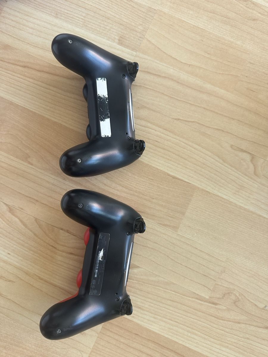 Manettes: 2 PlayStation 4 Controller  – D'occasion à Eglisau par PreisTiger01 2