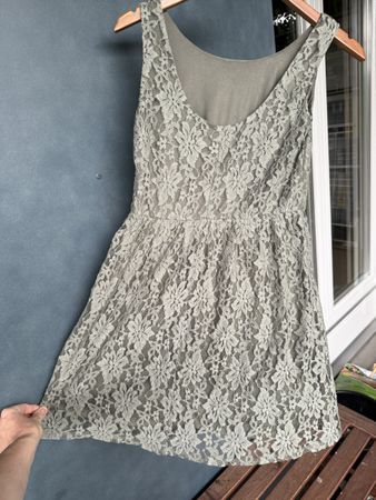 Spitzes Sommerkleid kurz Benetton Gr.S, Khaki, wie neu