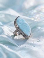 Une bague avec une pierre rare Larimar