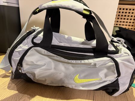 Nike Sporttasche grau schwarz gelb
