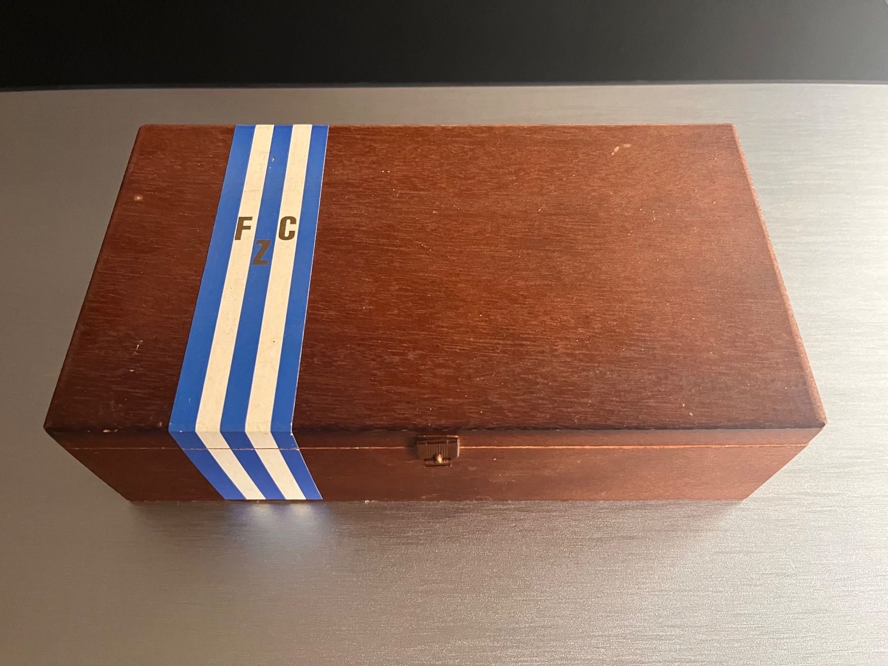 Altri Prodotti per fumatori: Liebhaberobjekt "Zigarrenbox" FC Zürich – Usato da Buchs SG venduto da Kurtscha 1