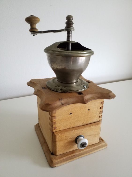 Alte Kaffeemühle aus Holz ab 9.90 | Kaufen auf Ricardo
