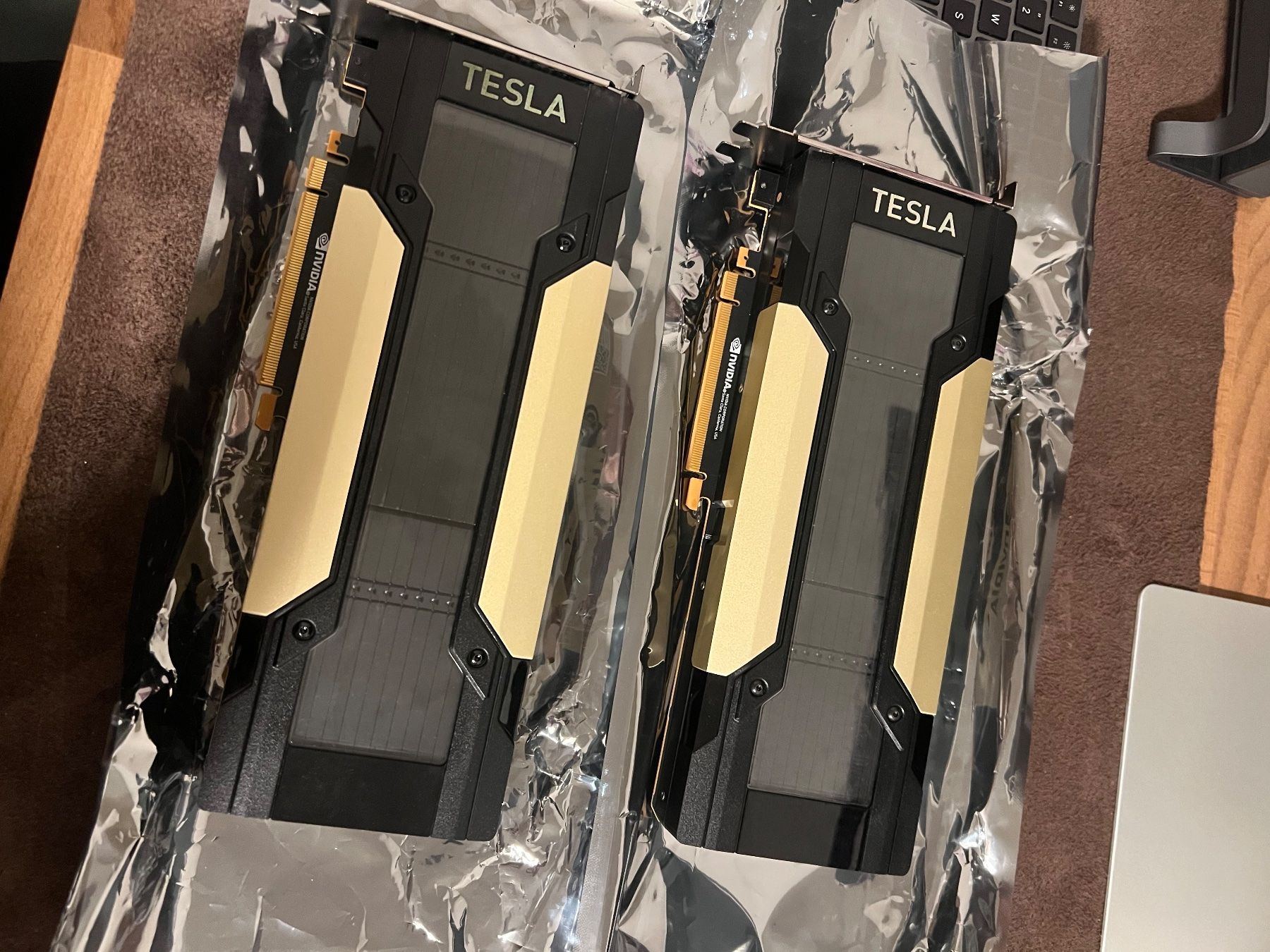 Nvidia Schede grafiche: Nvidia Tesla V100 32GB Server Grafikkarte – Usato da Richterswil venduto da den_8dpn