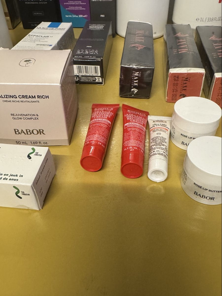 Lettini & sedie per cosmetici: Kosmetikartikel gemischt neu 32 stk.  – Nuovo (secondo la descrizione) da Schlieren venduto da Freundlich02 7