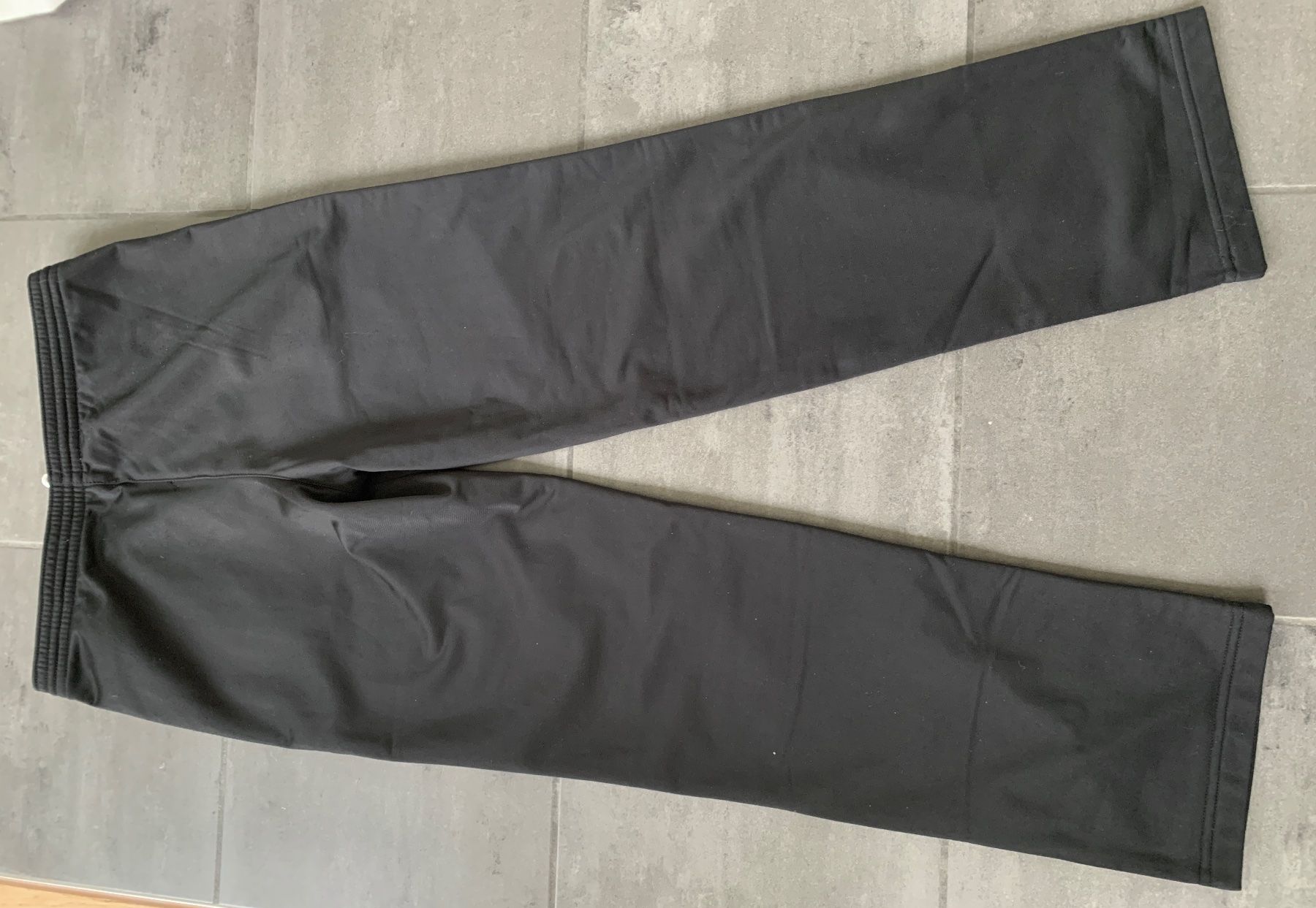 Pantaloni: schwarze Trainingshose 40/ M  unisex – Nuovo (secondo la descrizione) da Auenstein venduto da mar_8mxd 1