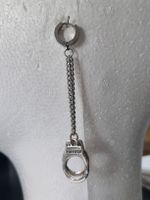 Silberfarbene Ohrringe mit Handschellen-Anhänger, Neu!