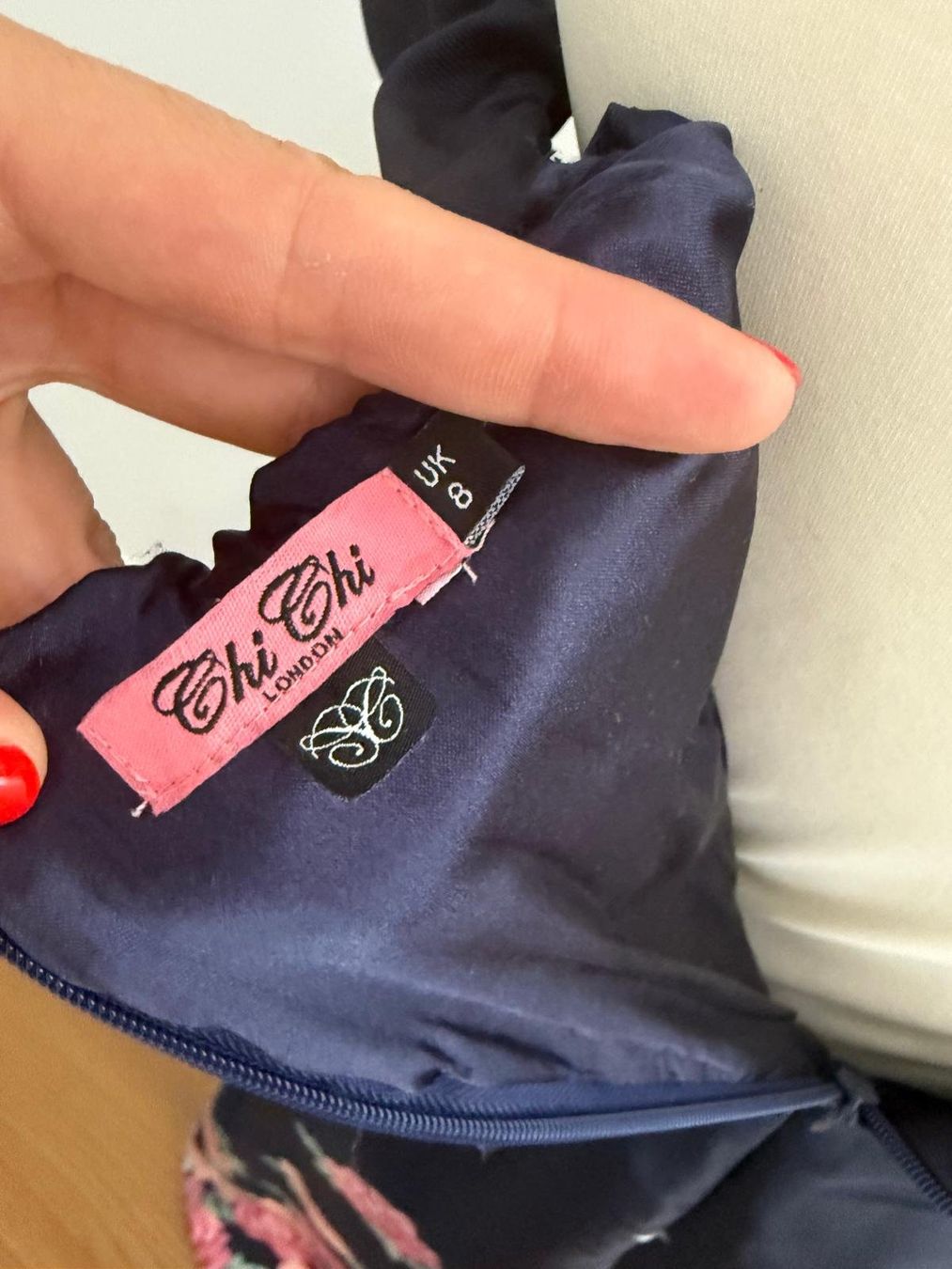 Kleider: Abendkleid dunkelblau mit Blumenmuster – Gebraucht aus Luzern von car_y9cn 3