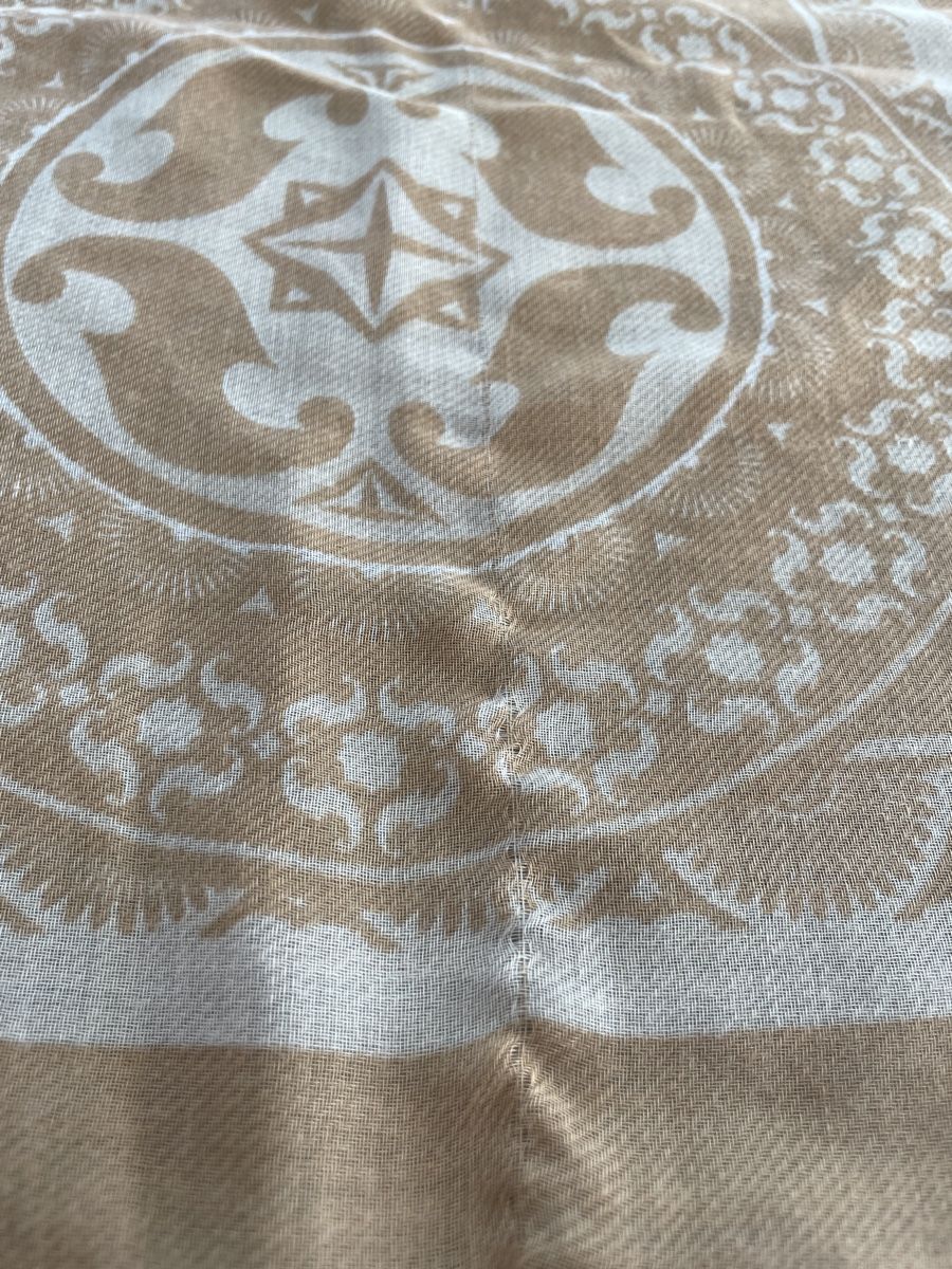 Foulard & Sciarpe: Beiger Schal mit Totenkopf – Usato da Arbon venduto da llaauraa 2