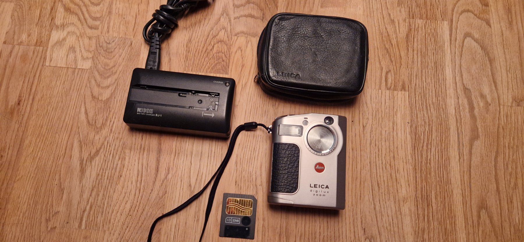 Leica Fotocamera: Leica Digitalkamera mit Zubehör! – Usato da Zürich venduto da Lina049 4