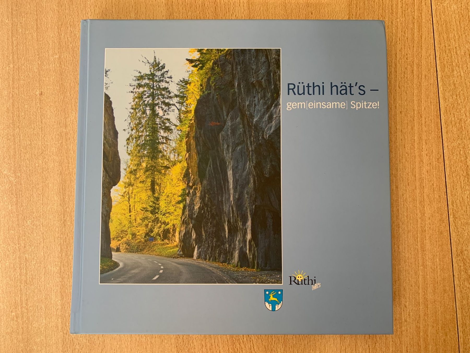 Libri: Rüthi hät's - gem¦einsame¦ Spitze! – Nuovo (secondo la descrizione) da Flums venduto da finn1975